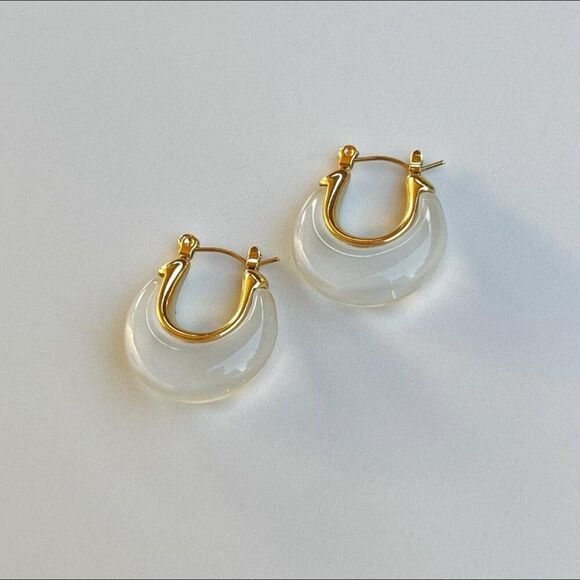 New! “Stila” Clear Resin Hoop Earrings - Picture 2 of 4